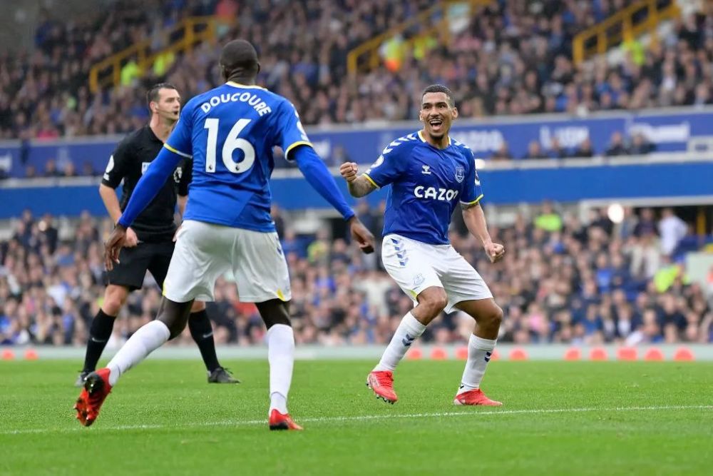 加拉加蒂雷主场逼平埃弗顿,强势守住主场,表现亮眼 加拉加蒂雷主场逼平埃弗顿,强势守住主场,表现亮眼