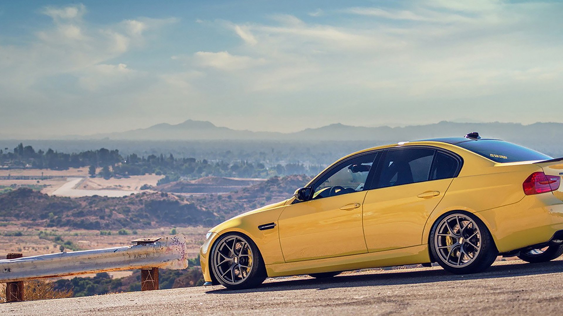 赛道轰鸣与球场战吼，当F1极速遇上CBA力量美学