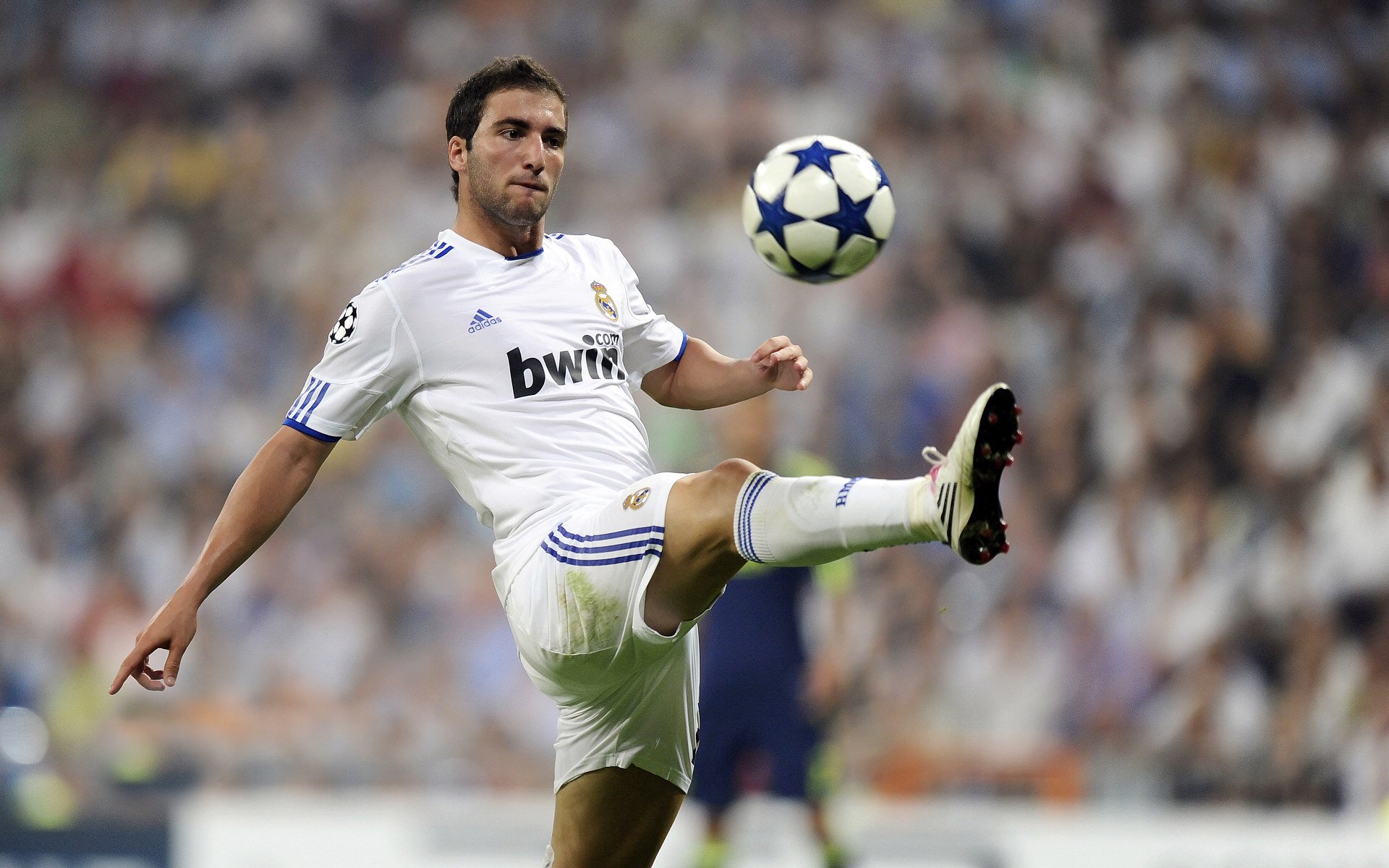 东决生死夜，范戴克化身救世主！单场14助攻0失误，一数据成联盟近十年唯一